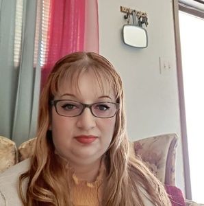 Meet your Posher, Debora